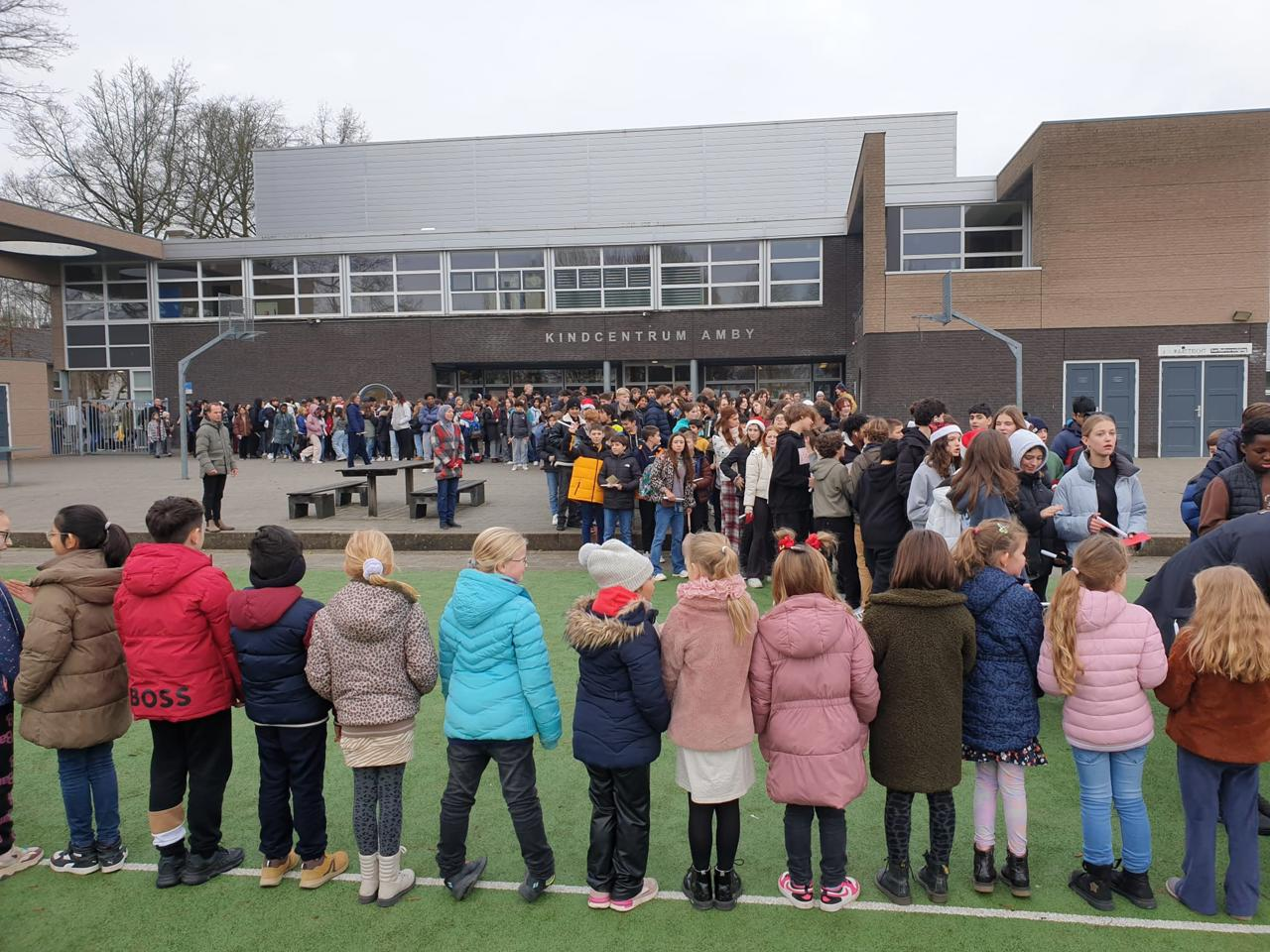 Students of UWC Maastricht and Basisschool Amby